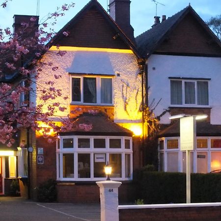 Chester House Guest House Luaran gambar The former station building, now a private house