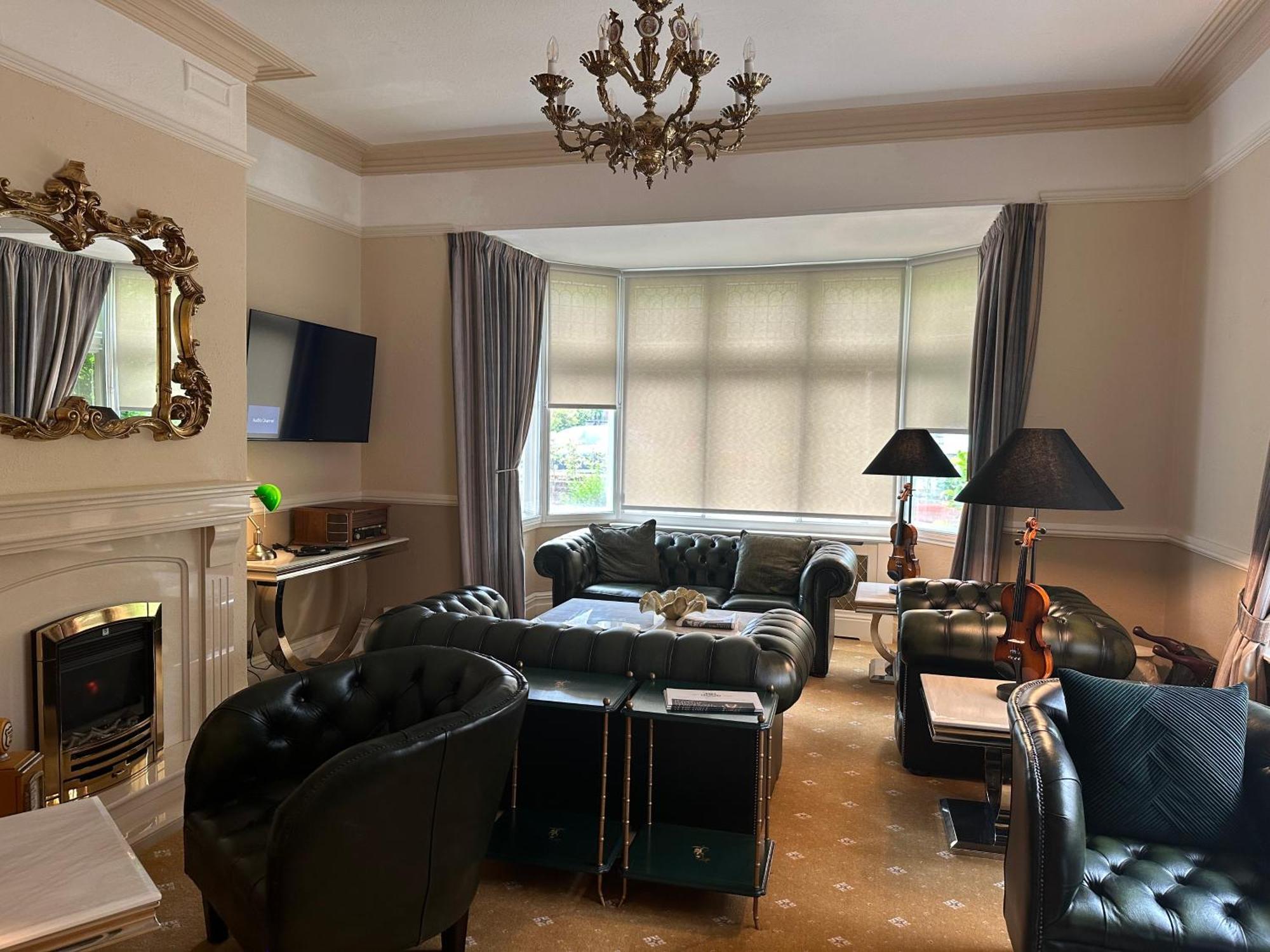 Chester House Guest House Luaran gambar The living room at the Old Rectory