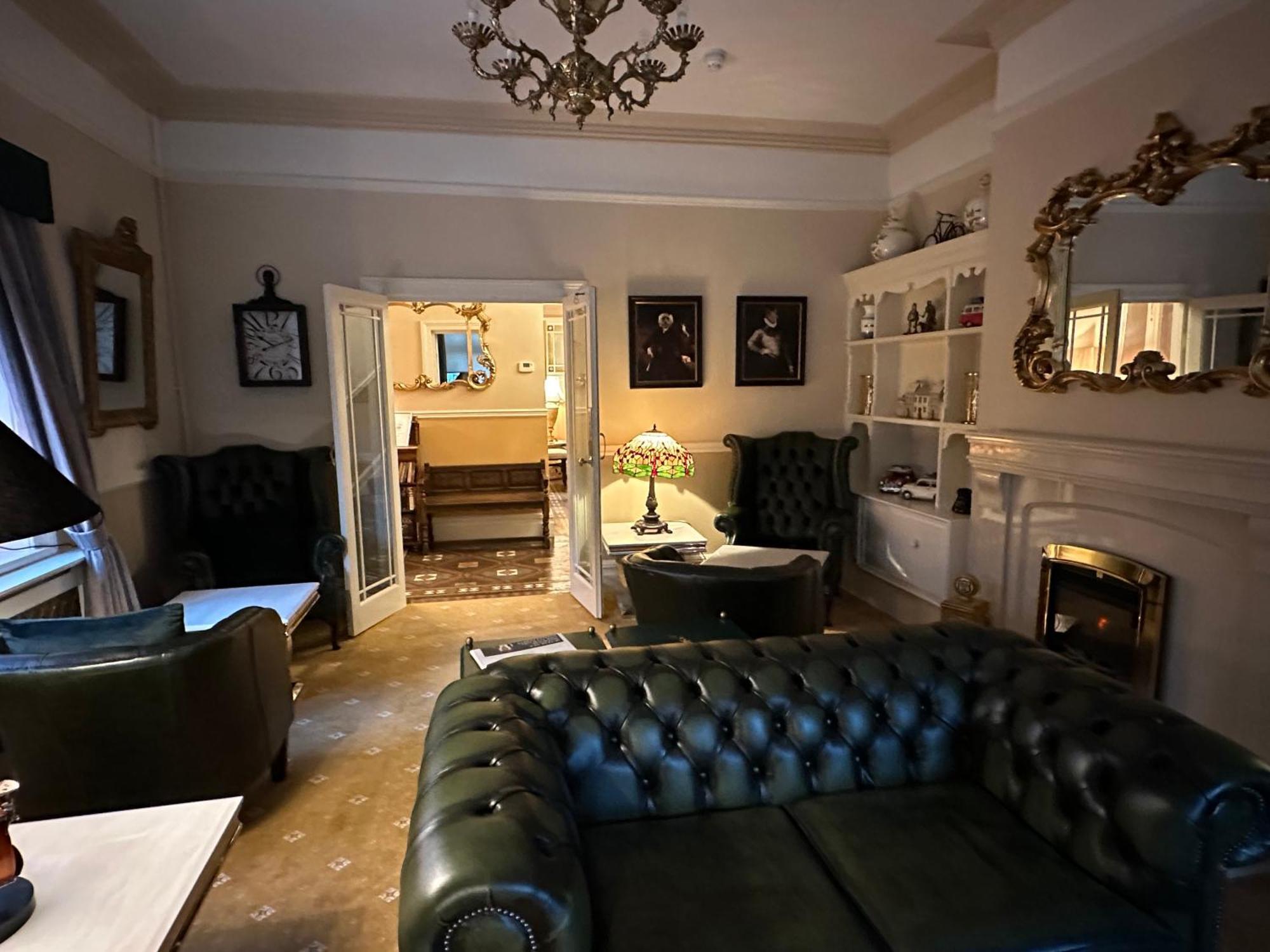 Chester House Guest House Luaran gambar The interior of the hotel