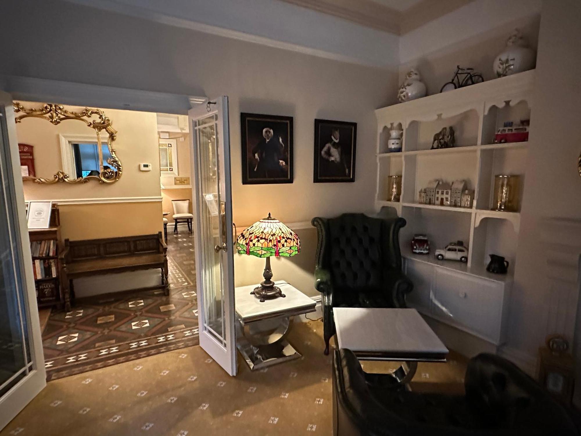 Chester House Guest House Luaran gambar The interior of the home