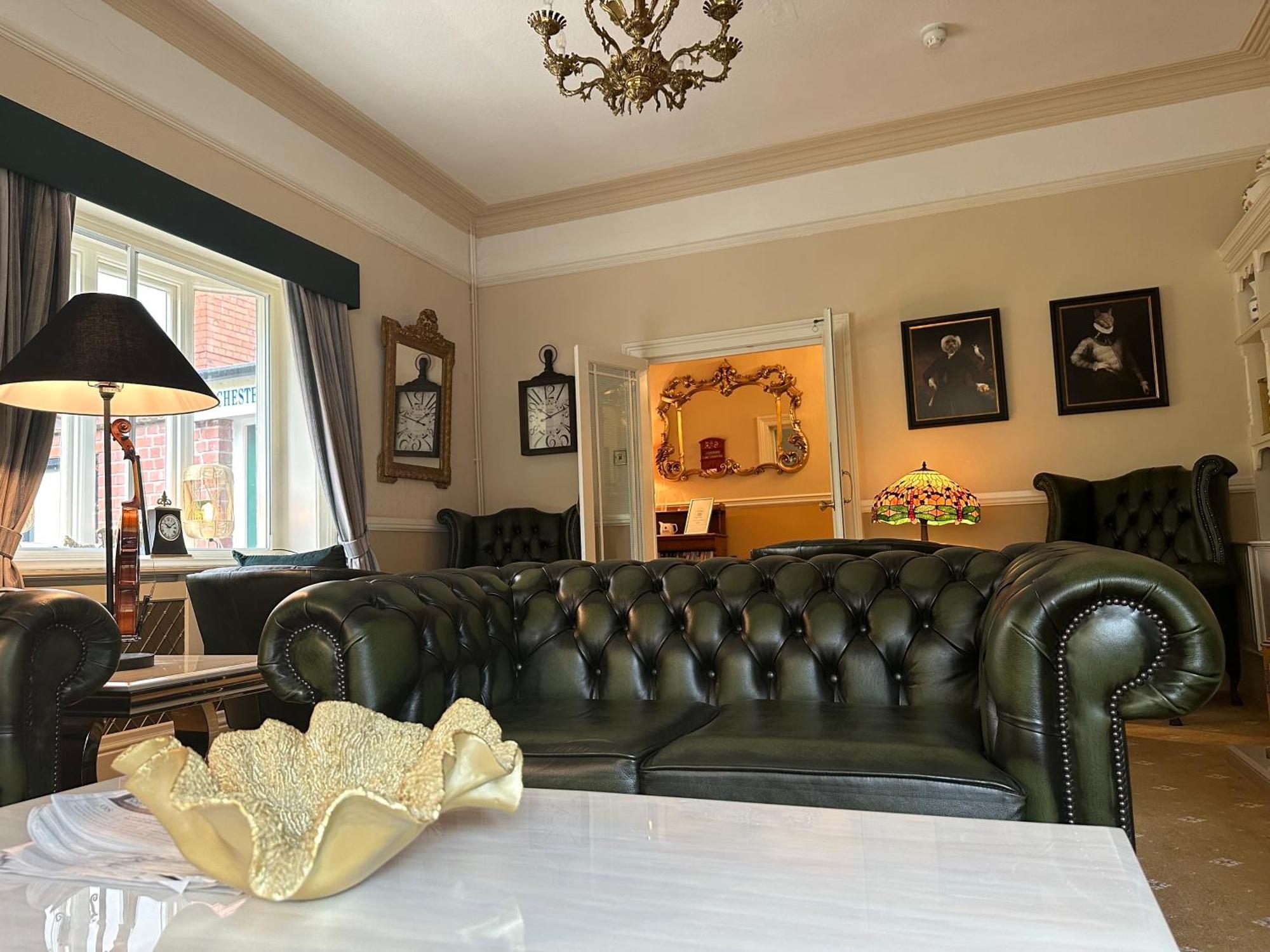 Chester House Guest House Luaran gambar The interior of the hotel