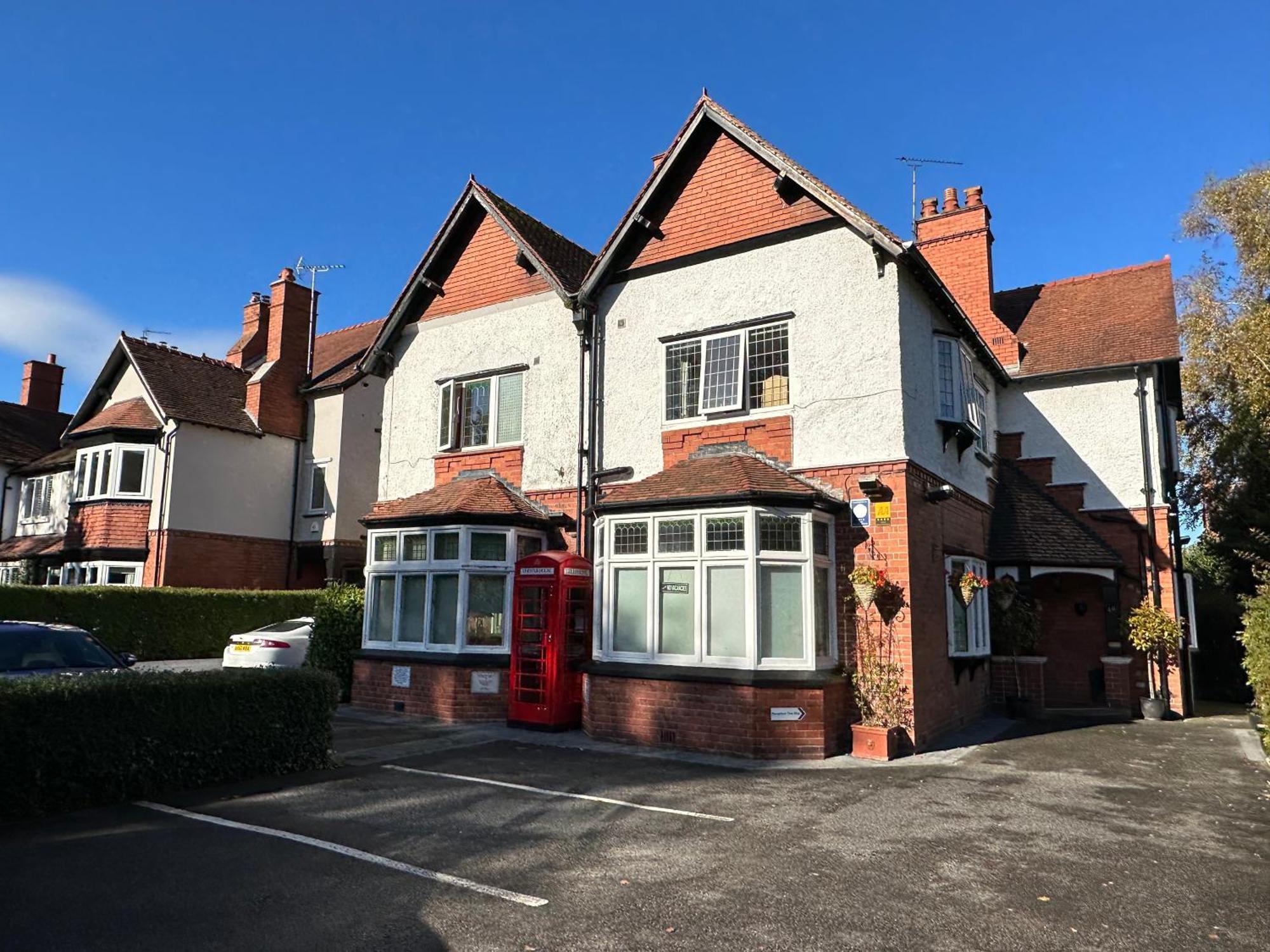 Chester House Guest House Luaran gambar The former station building