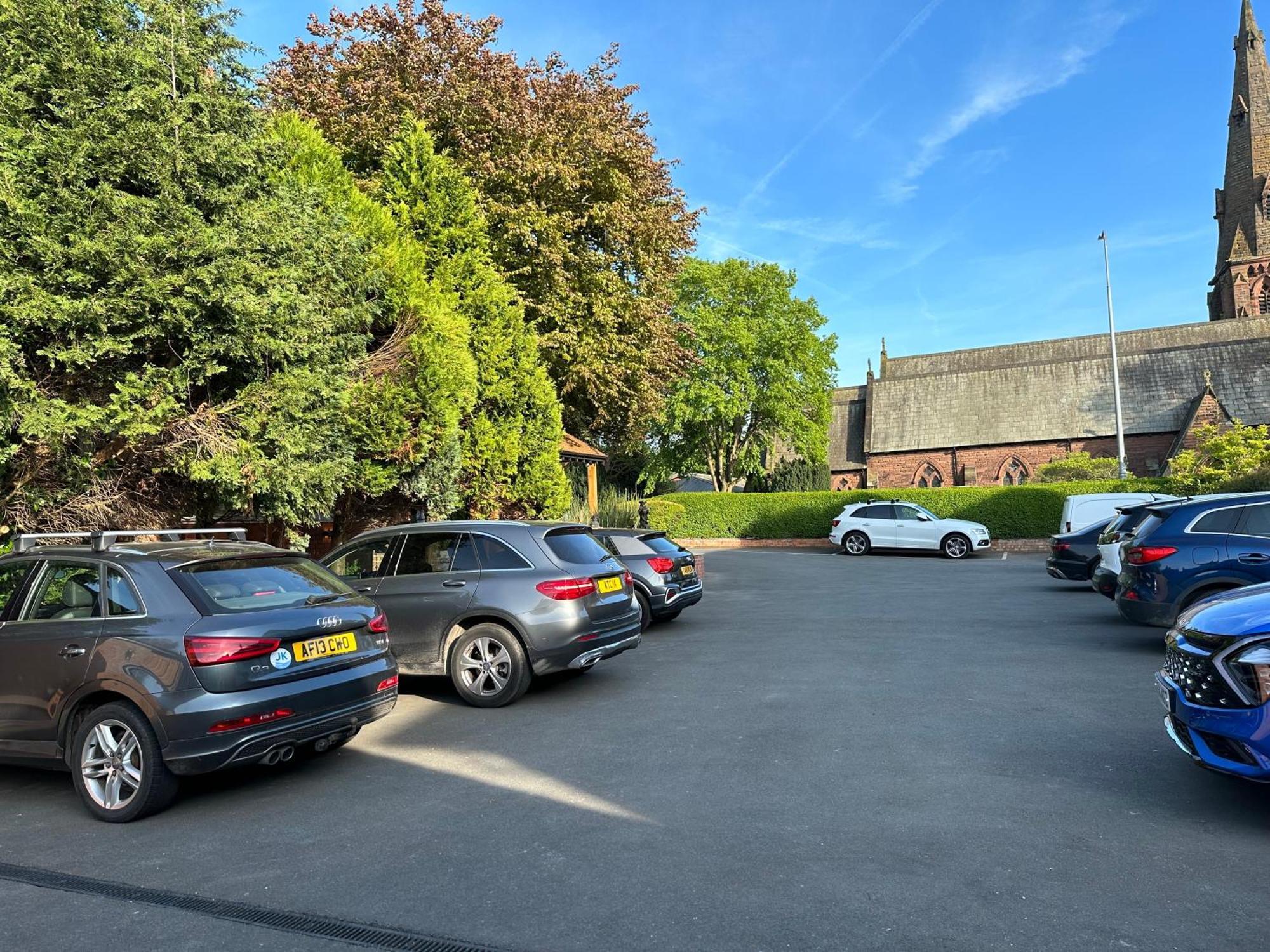 Chester House Guest House Luaran gambar The car park at St. Mary's Church, Macclesfield