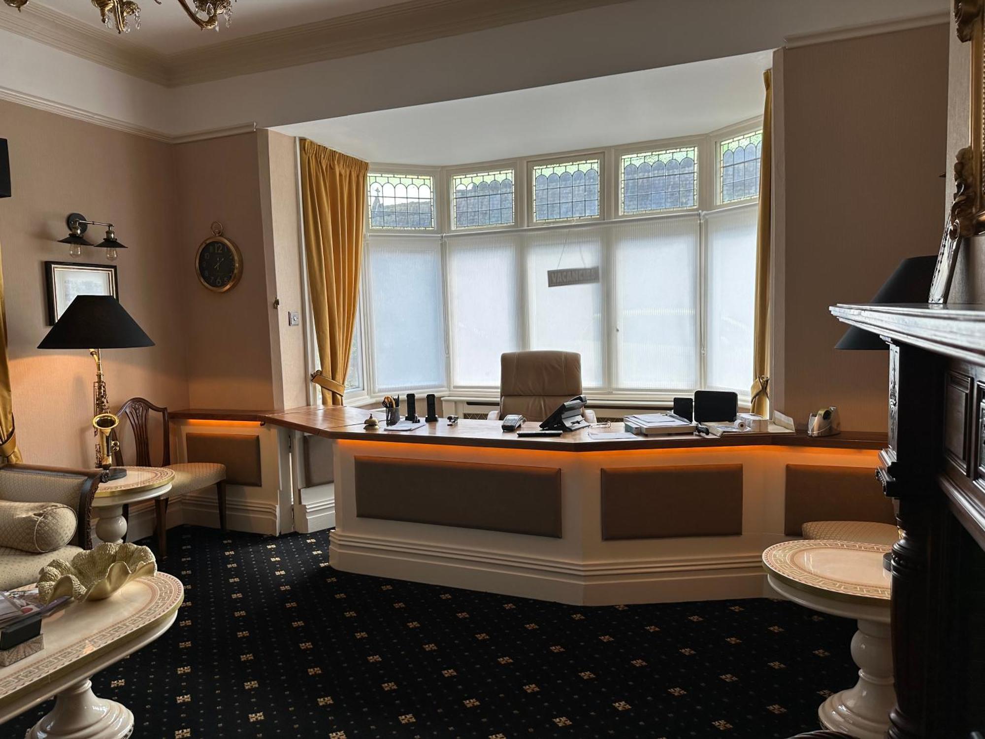 Chester House Guest House Luaran gambar The reception area of the hotel