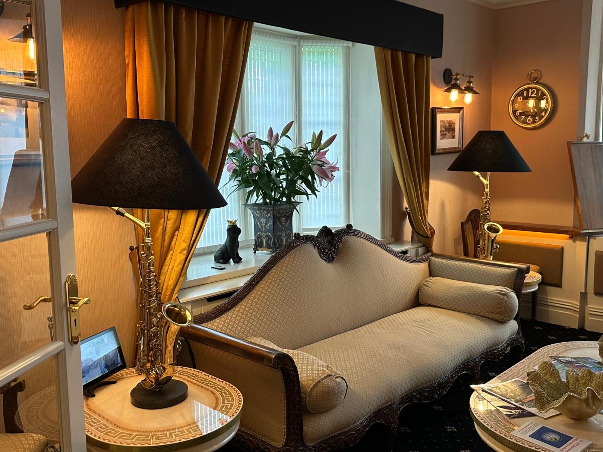 Chester House Guest House Luaran gambar The interior of the hotel